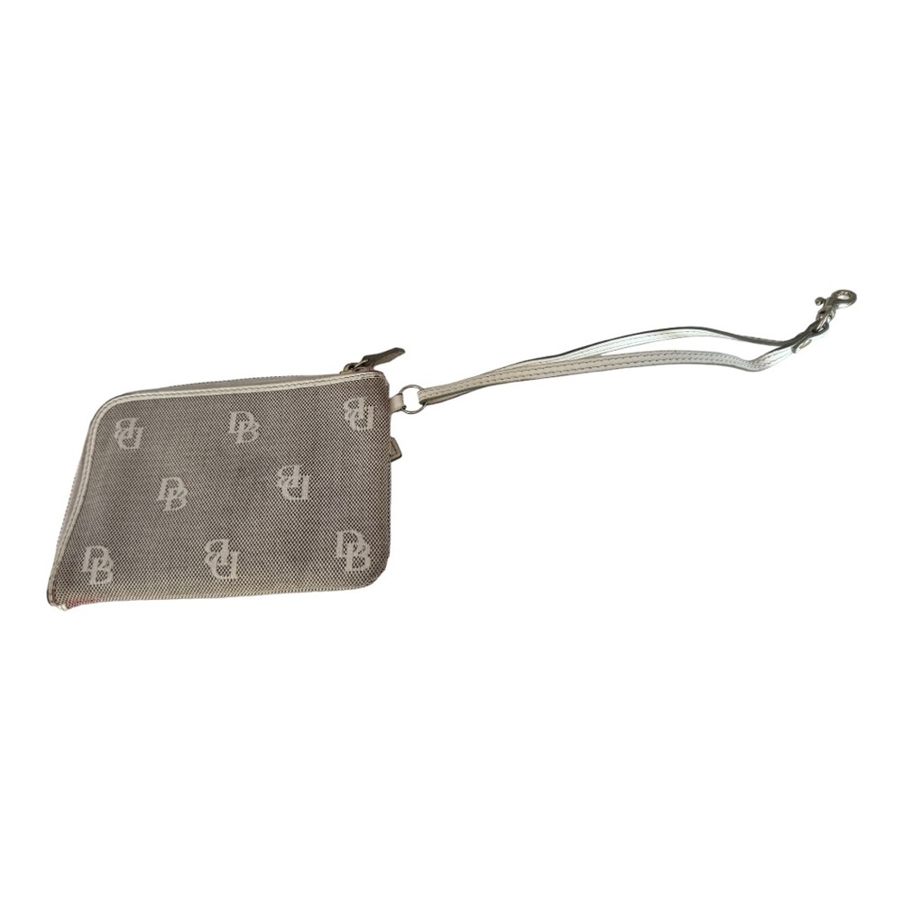 Dooney And Bourke Zip Around Wristlet Fabric Signature Logo. - Picture 3 of 5